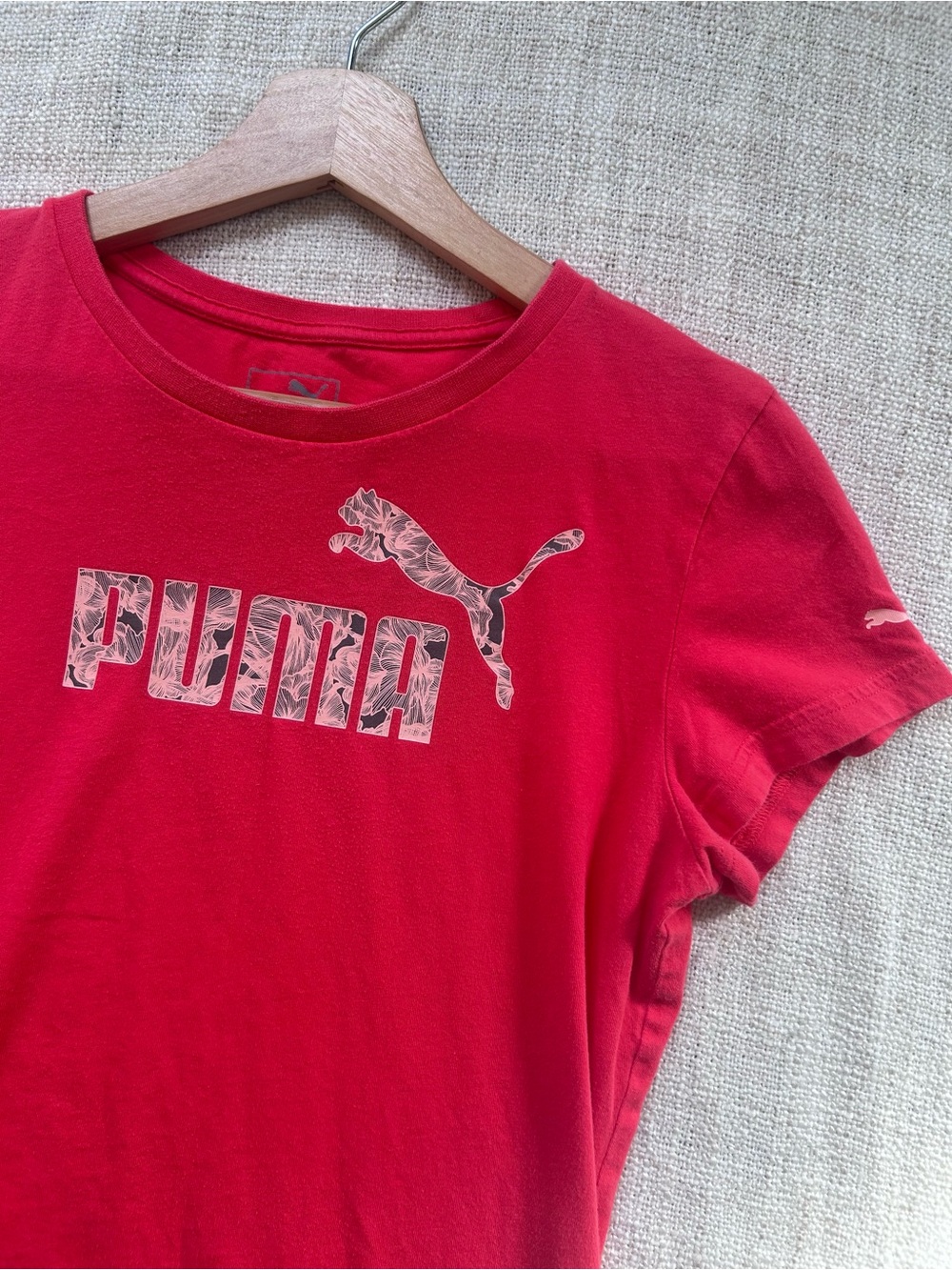 Puma Fitted Women’s Short Sleeve Tee with Botanical Logo